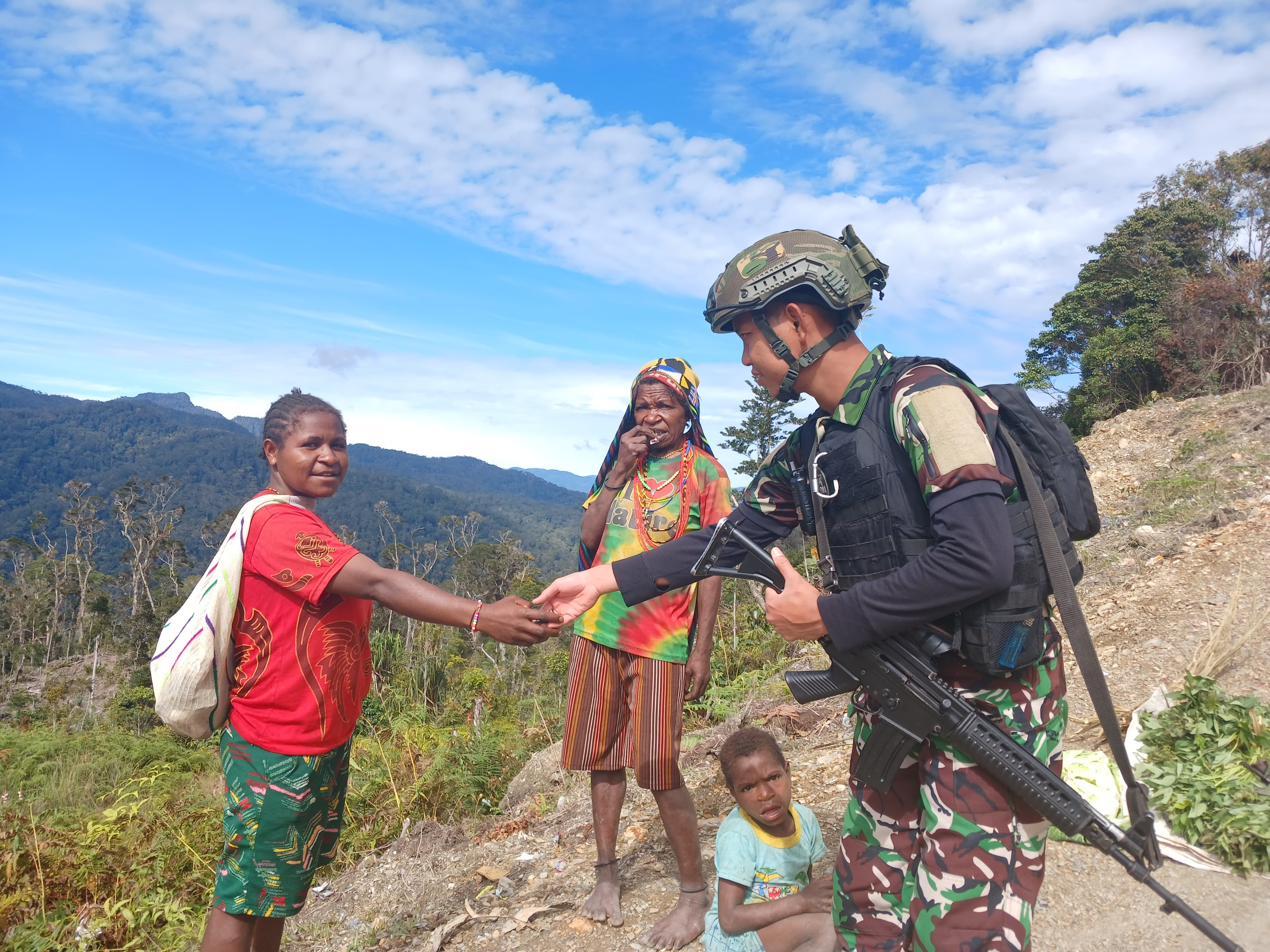 Rosita Habema Bantu Ekonomi Warga Mbilusiga