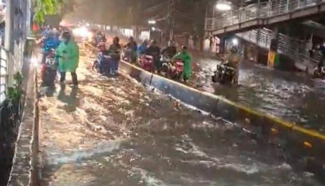 Hujan Deras Guyur Jakarta, Sejumlah Wilayah Terendam Banjir