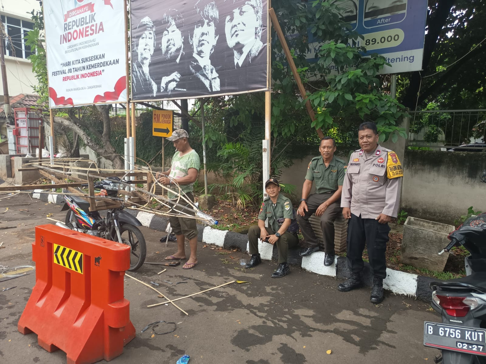 Bhabinkamtibmas Kelurahan Jakasampurna Laksanakan Patroli, Sambang, dan Silaturahmi Kamtibmas