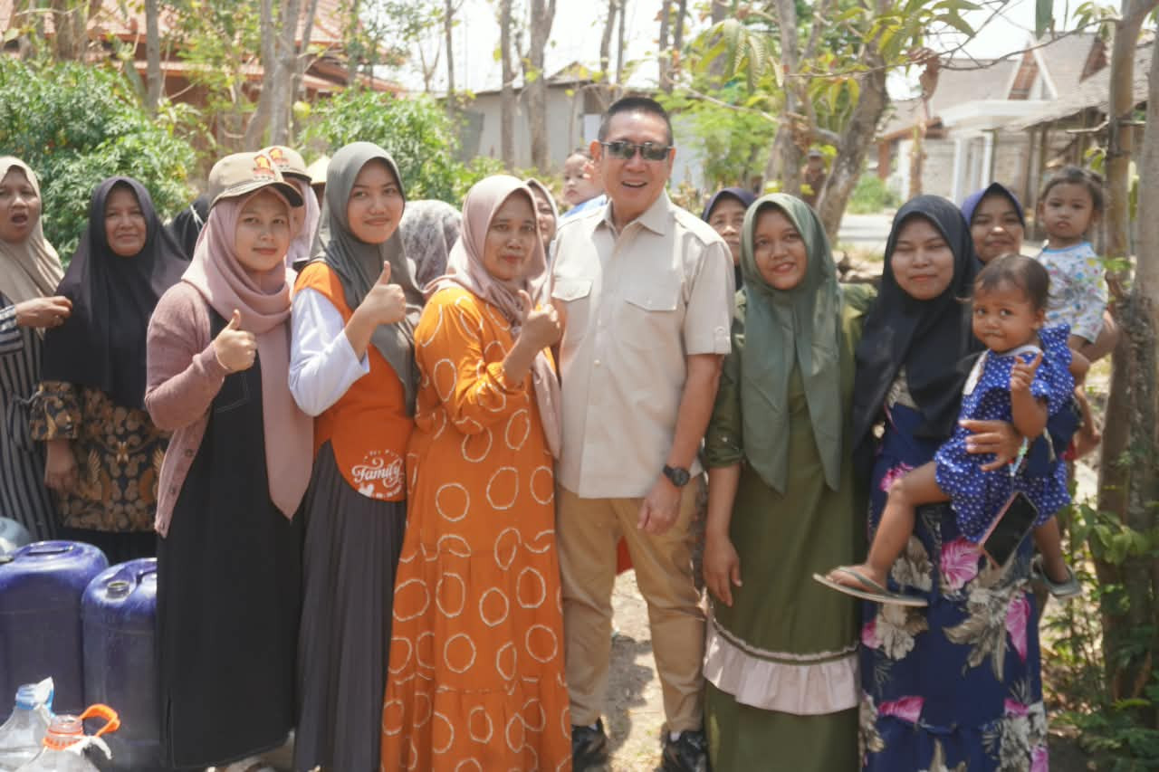 Legislator Gerindra Salurkan Bantuan Air Bersih untuk Warga Jatisari, Tuban