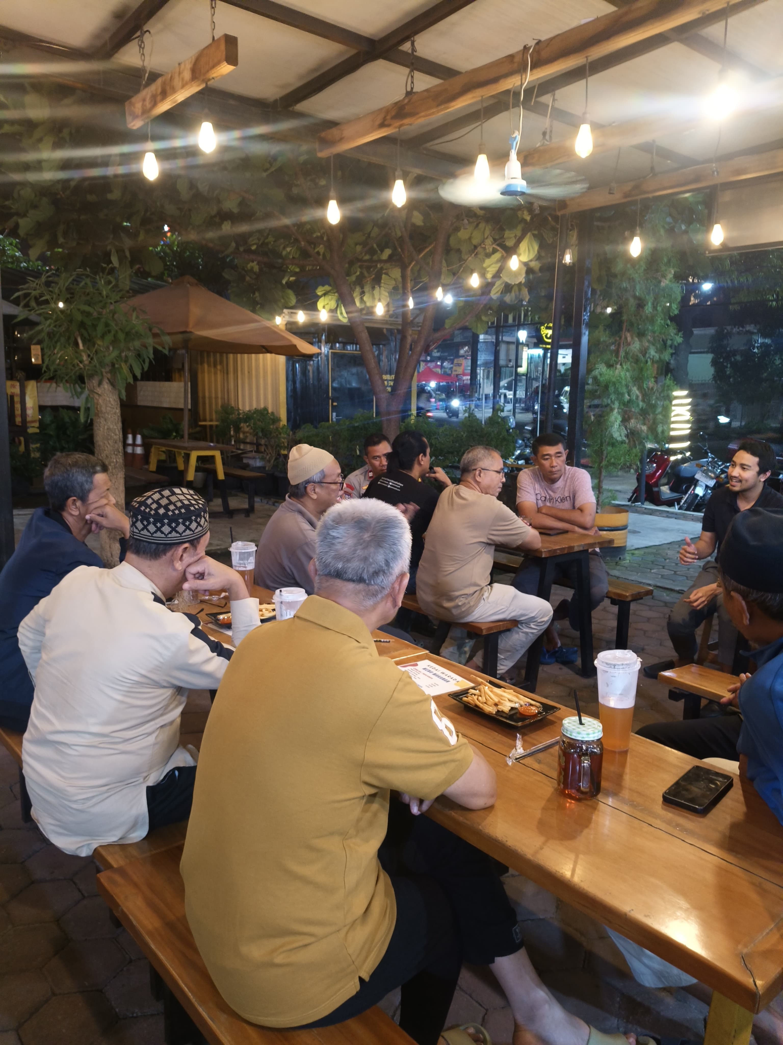 Jalin Kedekatan, Bhabinkamtibmas Bantargebang Gelar "Kongko Kamtibmas" Bareng Warga