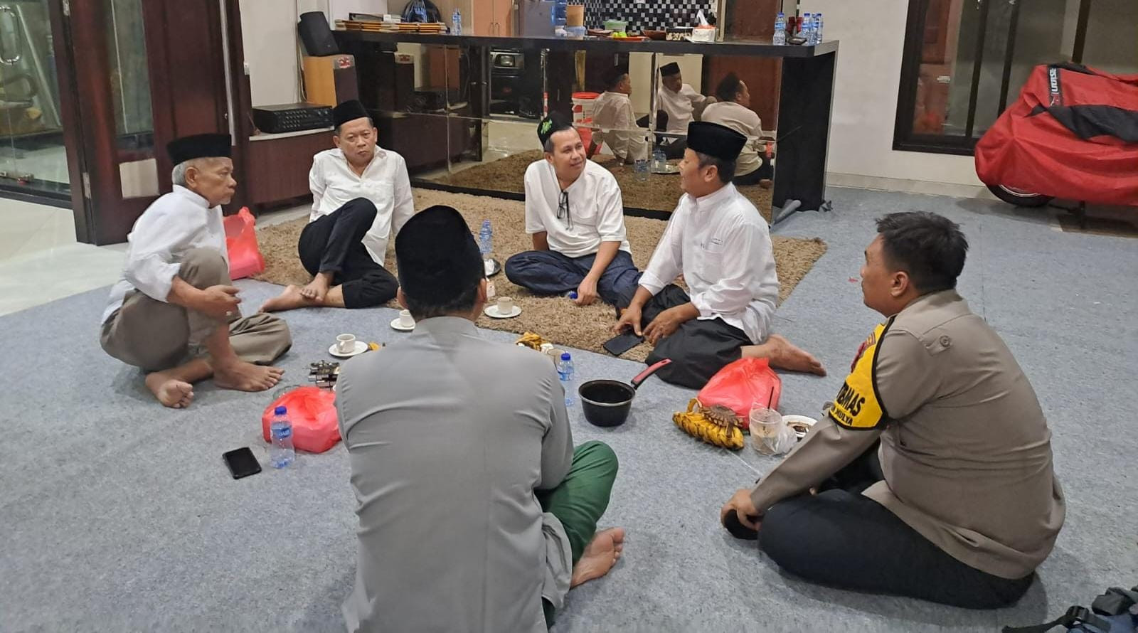 Pengajian 100 Hari di Rumah Warga Sebagai Bentuk Kepedulian dan Silaturahmi