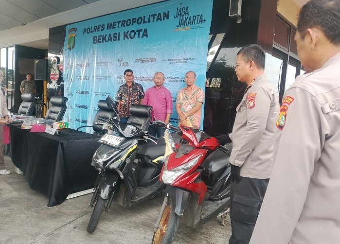 Polres Metro Bekasi Kota Berhasil Ungkap Kasus Perampasan Motor Bermodus Debt Collector Ilegal, Dua Pelaku Ditangkap Empat DPO