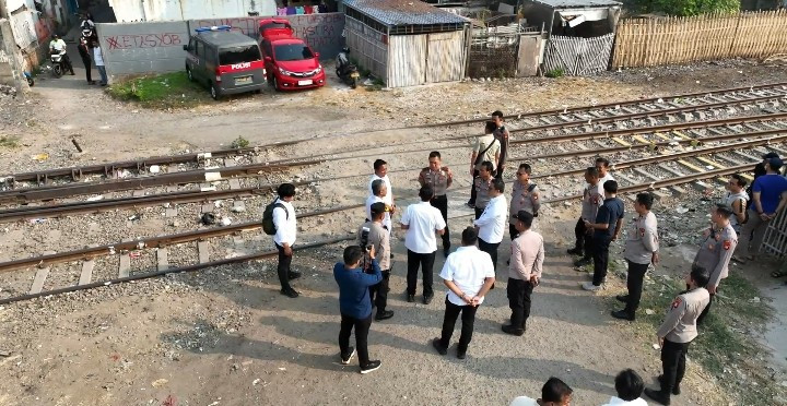 Kapolda Metro Jaya Tinjau di Kawasan Kampung Muara Bahari, Jakarta Utara