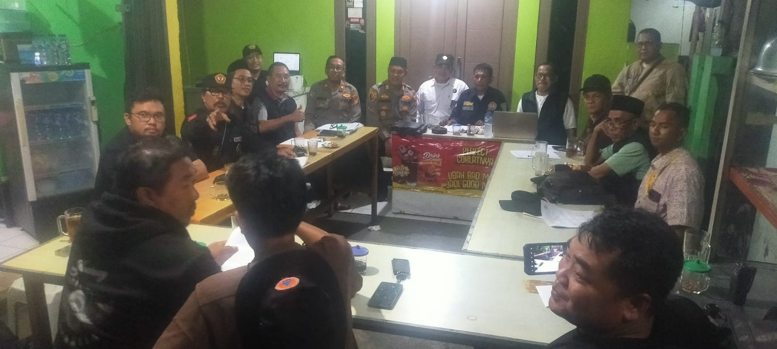 Ngopi Kamtibmas: Kapolsek Bekasi Barat Ajak Masyarakat Bangun Sinergi Demi Keamanan Lingkungan