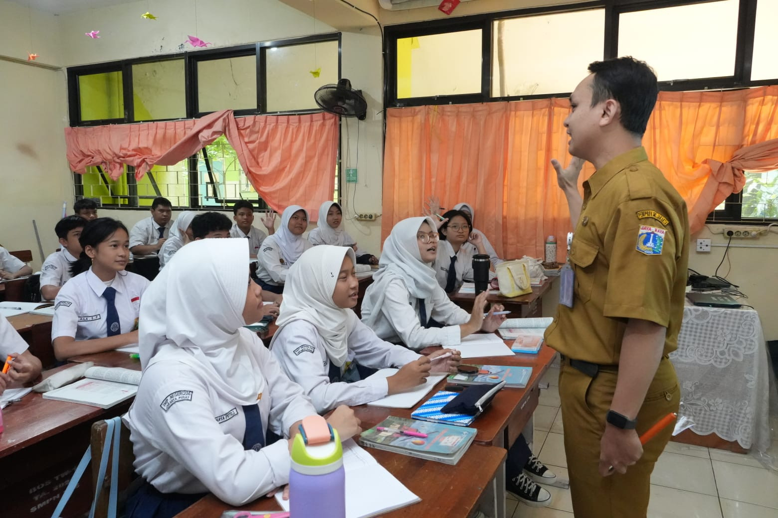 Guru PPPK Penuh Waktu Bisa Ikut Seleksi CPNS Mulai 2027