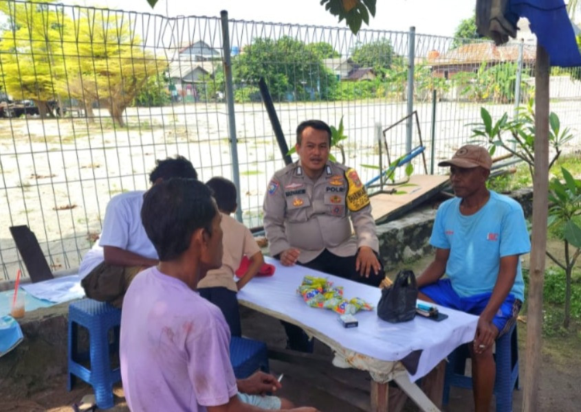 Bhabinkamtibmas Pulau Pramuka Sambangi Tokoh Masyarakat, Ajak Bersama Jaga Keamanan Wilayah