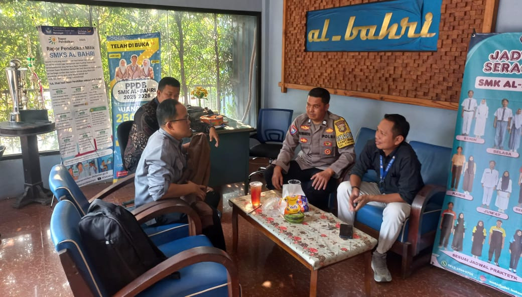 Cegah Tawuran dan Gangguan Ketertiban, Bhabinkamtibmas Cikiwul Sambangi SMK Al-Bahri
