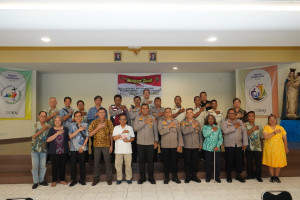 Pererat Sinergi dengan Masyarakat, Wakapolres Jakut Hadiri Program Minggu Kasih di Gereja St. Alfonsus Rodriguez
