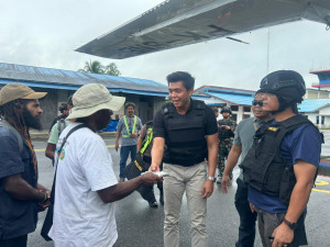 Dari Ujung Landasan Korowai: Duka, Solidaritas Warga, dan Komitmen Satgas Damai Cartenz Jaga Akses Satu-Satunya ke Tanahmerah