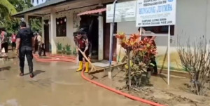 Polres Pidie Jaya Bersama Warga Gotong Royong Percepat Pemulihan Pascabanjir