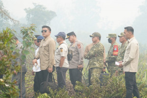 Panglima TNI Dampingi Presiden RI Tinjau Penanganan Karhutla di Kalimantan Barat