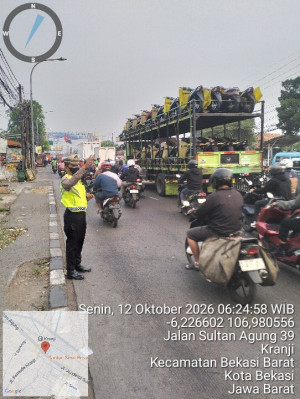Polsek Bekasi Barat Gelar Pengaturan Lalu Lintas, Berikan Pelayanan kepada Pengguna Jalan