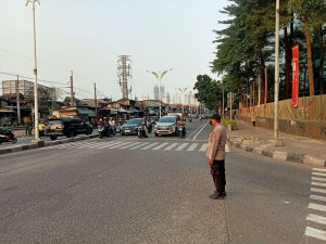 Polisi Pastikan Situasi Pejompongan-Petamburan Terkendali, Warga Tetap Beraktivitas Seperti Biasa