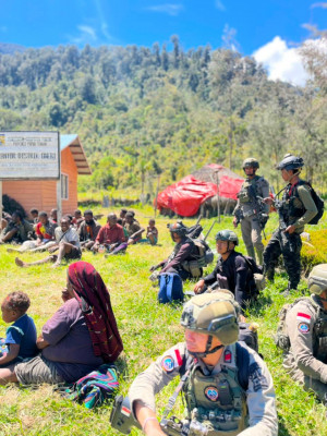 Patroli Dialogis dan Layanan Kesehatan Warnai Kegiatan Satgas Ops Damai Cartenz-2026 di Distrik Sinak