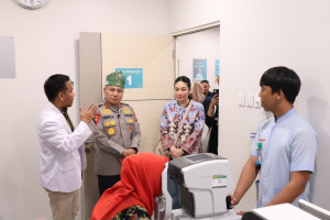 Kolaborasi Kemanusiaan, Polda Riau Bantu 310 Warga Ikut Operasi Katarak Gratis
