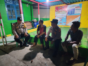 Layanan Polisi 110 Tetap Siaga 24 Jam, Polsek Kepulauan Seribu Utara Sosialisasikan Saat Patroli Malam