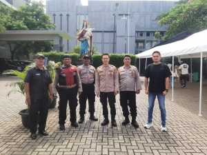 Polisi Pengamanan Ibadah Minggu Paskah 2026 , Ribuan Jemaat Padati Gereja di Penjaringan