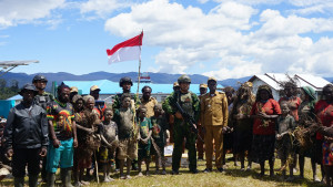 Tembus Medan Ekstrem, Koops TNI Habema Berhasil Salurkan 2 Ton Bantuan Kemanusiaan ke Tiga Distrik di Kabupaten Puncak
