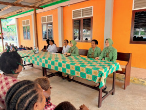 Kolaborasi Satgas TMMD, Persit KCK, Dan Puskesmas Nuhuwei : Berikan Pelayanan Kesehatan