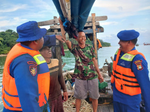 Patroli Dialogis Satpolairud Polres Kepulauan Seribu Perkuat Keamanan Laut dan Sosialisasikan Layanan 110