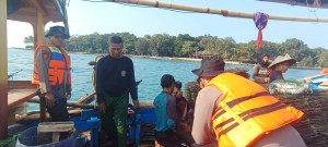 Jakarta On The Spot, Satpolairud Polres Kepulauan Seribu Sambangi Nelayan dan Sosialisasikan Layanan Polisi 110
