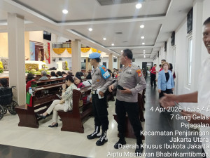 Polisi Kawal Ibadah Sabtu Suci di Gereja Santo Philipus Rasul, Berjalan Lancar dan Khusyuk