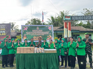 Ramadan Penuh Berkah, Koramil 1710-07/Mapurujaya Berbagi Takjil untuk Warga