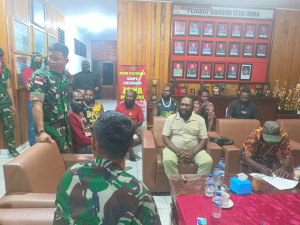 Enam Warga Diserahkan Kepada Perwakilan Keluarga, Kodim 1710/Mimika Tegaskan Proses Sesuai Prosedur Hukum