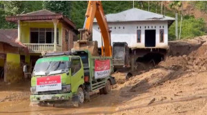 Tiga Alat Berat Dikerahkan Tangani Longsor di Padang Pariaman