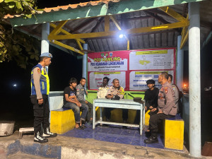 Patroli Malam Gabungan Polsek Kepulauan Seribu Utara, Cegah Guantibmas dan Sosialisasikan Layanan 110