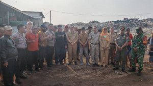 Polisi Kawal Camat Cilincing Tinjau TPS Nagrak, Pengelolaan Sampah Berbasis RDF Jadi Perhatian
