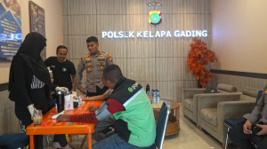 Polsek Kelapa Gading Gelar Pengobatan Gratis Sambut HUT Bhayangkara ke-80, Puluhan Warga dan Ojol Antusias Ikut Pemeriksaan Kesehatan