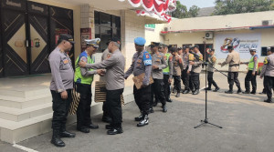 Kapolsek Bekasi Barat Pimpin Apel Pelepasan Tiga Personel yang Mutasi Tugas