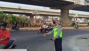 Polsek Bekasi Barat Atur Lalu Lintas Pagi, Arus Padat Tetap Lancar