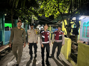 TNI-Polri Bersama Satpol PP dan Potmas Gelar Patroli Malam dan Sosialisasi Layanan 110 Antisipasi Tawuran serta 3C di Kepulauan Seribu Utara