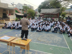 Jaga Jakarta On The Spot ; Polsek Bekasi Barat Edukasi Siswa SMP Darma Patria dan  Sampaikan Maklumat Kapolres Metro Bekasi Kota