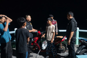 Patroli Malam Jakarta On The Spot, Polsek Kepulauan Seribu Selatan Dekatkan Layanan Polisi 110 dengan Warga