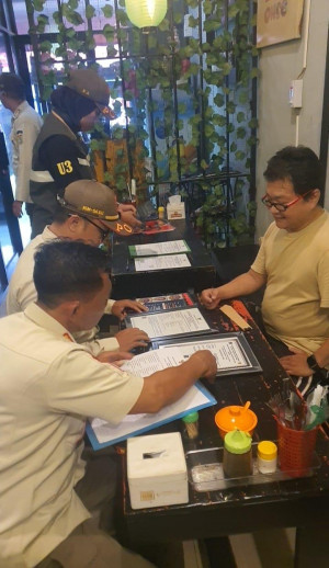 Satpol PP Kecamatan Tanjung Priok Gencarkan Razia Miras, 45 Botol Diamankan dari Warung Ilegal