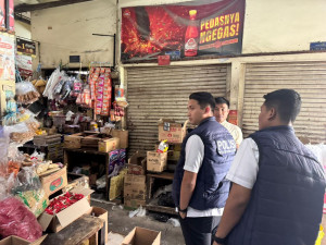 Polisi Melakukan Pengecekan harga pangan khususnya Komiditi Beras di Jakarta Utara dan Kepulauan Seribu