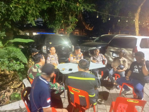 Ajak Warga Cegah Tawuran dan Judi Online : Jaga Jakarta On The Spot Kapolsek Bekasi Barat Di  Kampung Dua Jakasampurna