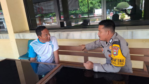 Bhabinkamtibmas Pulau Tidung Sambangi Warga, Sosialisasikan Layanan Polri 110 dan Perkuat Kamtibmas