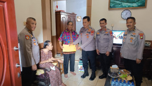 Sambut Hari Bhayangkara ke-80, Polres Metro Jakarta Utara Gelar Anjangsana ke Warakawuri di Cilincing