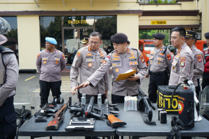 Kapolres Metro Jakarta Utara Cek Kesiapan Perlengkapan Dalmas Sat Samapta