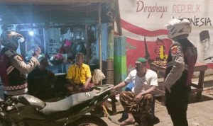 Patroli Malam Gabungan, Polsek Kepulauan Seribu Selatan Gencarkan Sosialisasi Layanan 110 dan Barcode Pengaduan Masyarakat