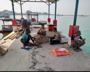 Bhabinkamtibmas Pulau Panggang Ajak Warga Jaga Kamtibmas Demi Wisata Aman dan Nyaman