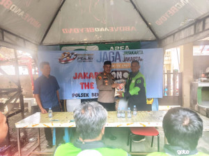 Jaga Jakarta On The Spot Kapolsek Bekasi Barat Ajak Driver Ojol Aktif Jaga Keamanan Lingkungan