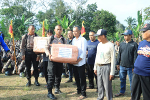 Tradisi Pengambilan Bendera, Siswa SPN Polda Metro Jaya Gelar Bakti Sosial Tanamkan Nilai Kepedulian