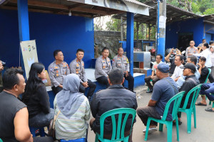Lewat Bekasi On The Spot, Kapolres Metro Bekasi Kota Duduk Bareng Warga Cut Mutia Serap Aspirasi Kamtibmas