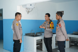 Wakapolres Metro Jakarta Utara Lakukan Pengecekan Langsung SPPG 2 Polri Pegangsaan Dua